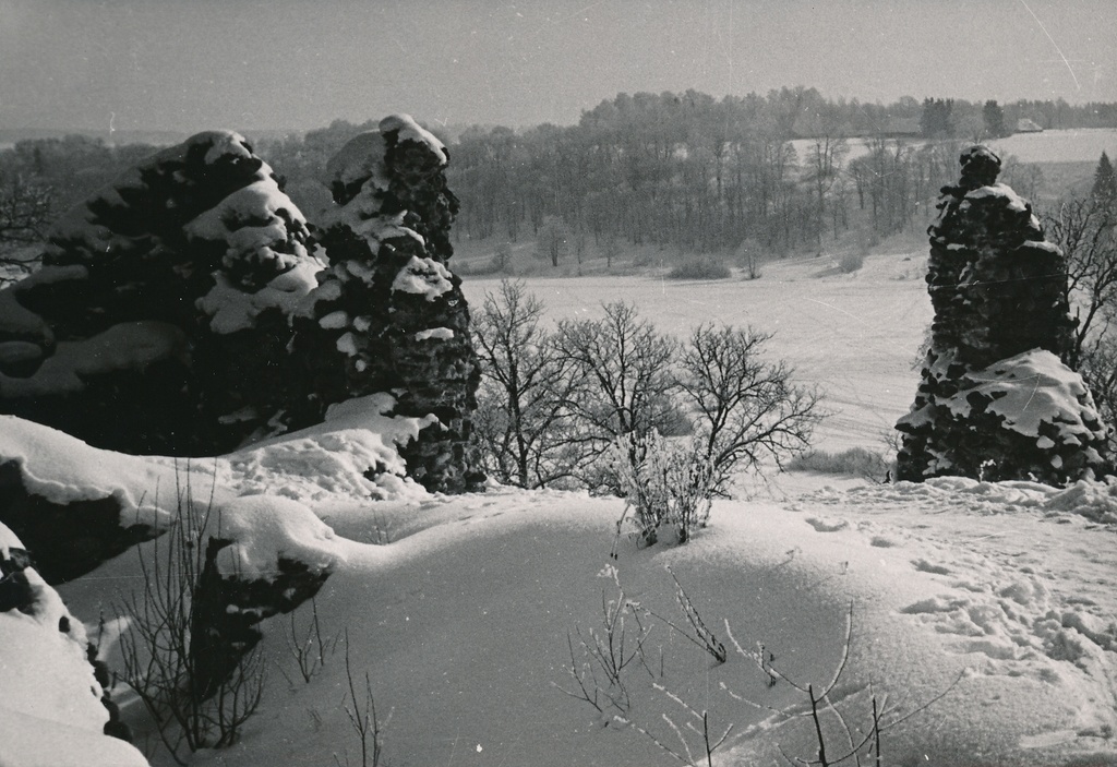 foto Viljandi lossimäed, järv, u 1960 talv foto A.Kiisla