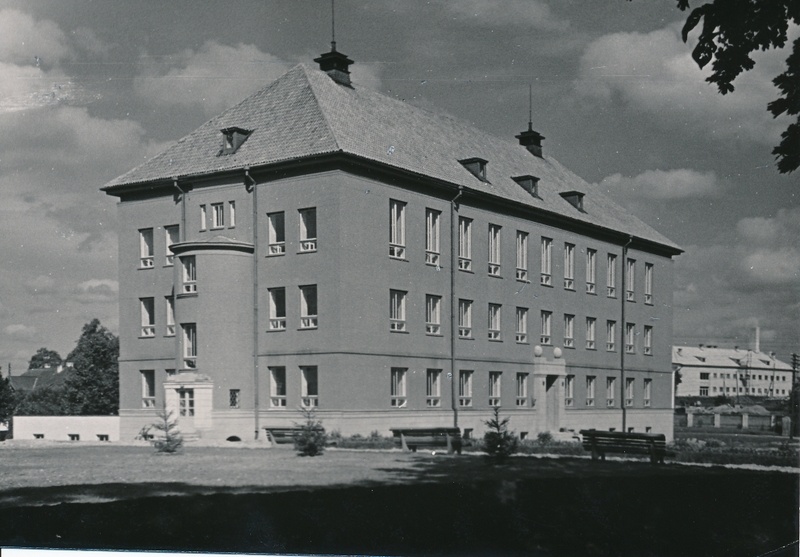 foto, Viljandi, Nõukogude väljak, adminhoone, 1960, foto A. Kiisla