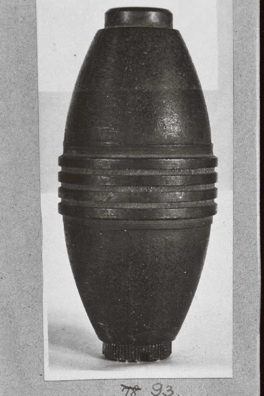 Välismaalt E. Burmi poolt vapsidele saadetud üks käsigranaatidest.