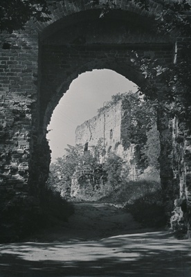 foto Viljandi lossimäed, värav, Suurmüür, u 1960 F A.Kiisla  similar photo