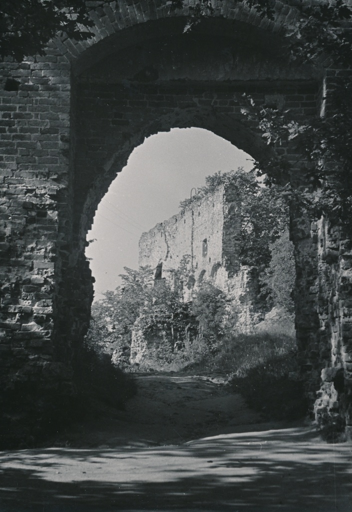 foto Viljandi lossimäed, värav, Suurmüür, u 1960 F A.Kiisla
