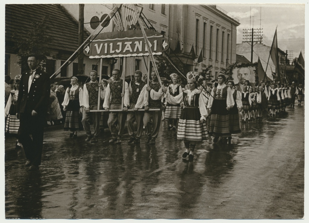 foto, Viljandi rajooni laulupäev, rongkäik, 1960, foto A. Kiisla