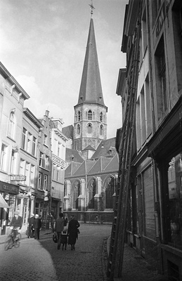 Saint Jacobs Church, Ghent, Belgium (7070726041) - Street view of the church of St. Jacob in Ghent. 
Gatuvy av kyrkan Saint-Jacques (Sint Jacobskerk) i Gent. 
Location: Gent (Gand), Oost-Vlaanderen, Belgium, België
Photograph by: Berit Wallenberg 
Date: 28.06.1934
Format: Film
Persistent URL: kmb.raa.se/cocoon/bild/show-image.html?id=16001000100924

Read more about the photo database (in english): www.kms.raa.se/cocoon/bild/about.html  duplicate photo