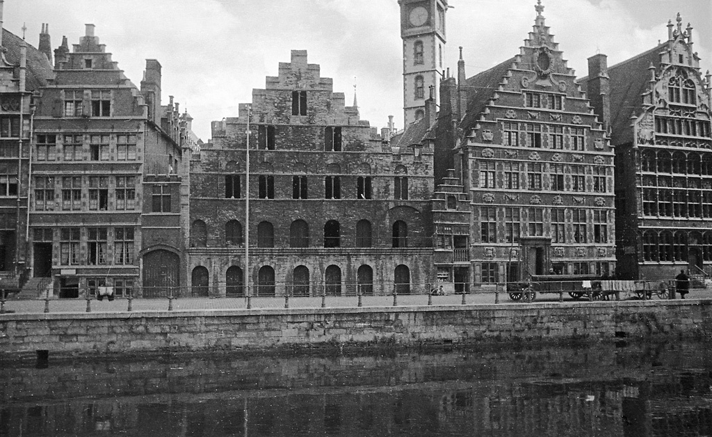 Graslei (Quai aux Herbes), Ghent, Belgium (6853967668) - Graslei (Quai aux Herbes) in Ghent. 
Graslei (Quai aux Herbes) i Gent. 
Location: Gent (Gand), Oost-Vlaanderen, Belgium, België
Photograph by: Berit Wallenberg 
Date: 28.06.1934
Format: Film
Persistent URL: kmb.raa.se/cocoon/bild/show-image.html?id=16001000100464

Read more about the photo database (in english): www.kms.raa.se/cocoon/bild/about.html