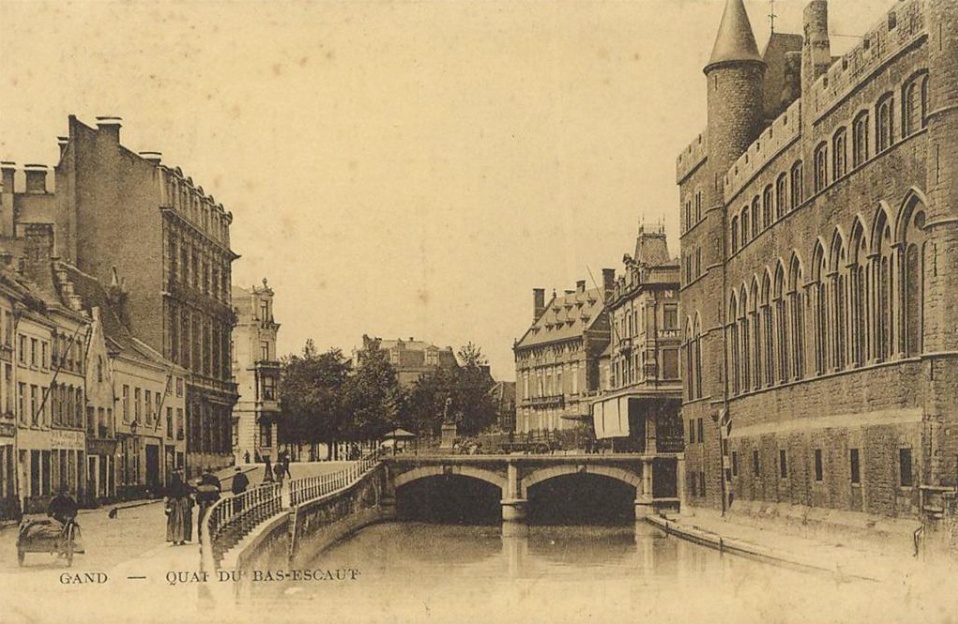 Zicht op het Geraard de Duivelsteen - lang