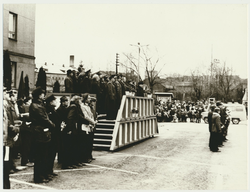 foto, Viljandi, oktoobripühad, presiidium, 1977, foto L. Vellema