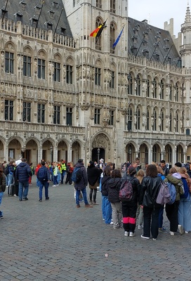 Liis Dillie-Lindre ja Edgar Saar Brüsseli raekoja platsil rephoto