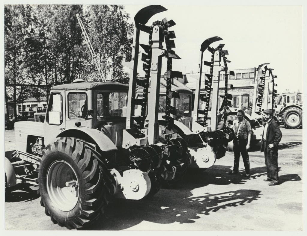 foto Talleksi tsehh, Mõisaküla, kraaviekskavaator ETC - 161, 1976 ETA foto