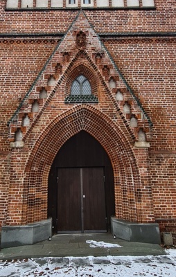 Tartu : The door of the Yann Church = the door of the Ivanov Church rephoto