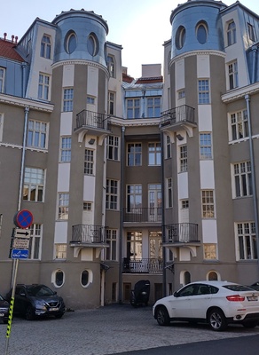 Apartment in Kadriorus, view of the courtyard. Architect Karl Burman rephoto