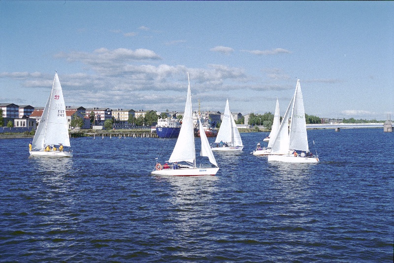 Jahid Pärnu jõe suudmes.