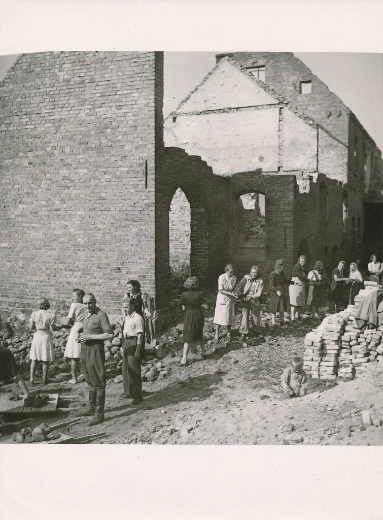 foto, Viljandi taastamistööd, Lossi tn?, foto H. Riet, 1947