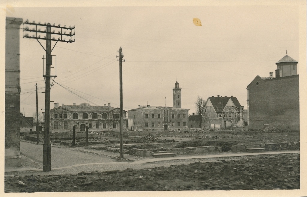 foto, Viljandi, mahapõlenud kesklinn, varemed, linnaväljak, raekoda, 1946 F T. Parri