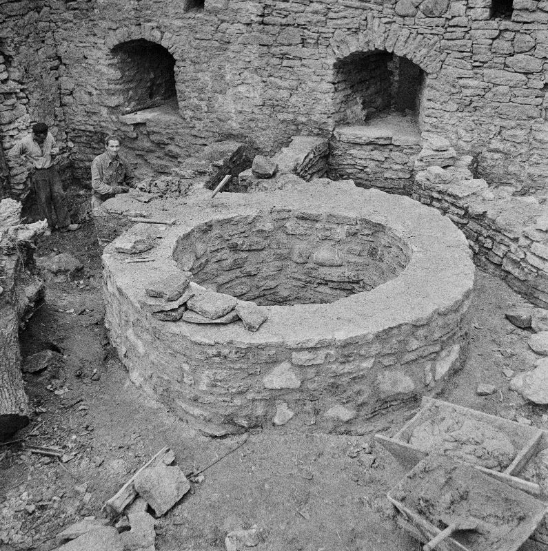 Padise klooster. O-vaade kaevule I eelhoovis pärast konserveerimist