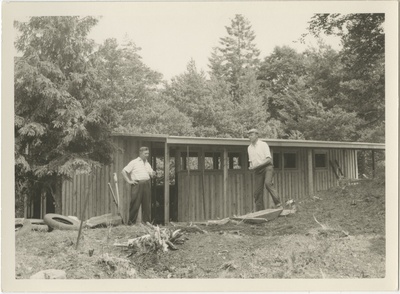 Göteborgi skautide vabaõhupiirkond Koitjärve, ehitatakse majakest  similar photo