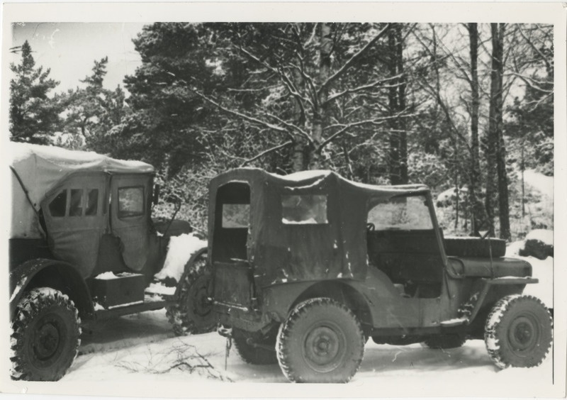 Göteborgi skautide vabaõhupiirkond Koitjärve, vaade sõjaväe autodele