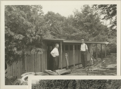 Mehed ehitamas majakest Göteborgi skautide vabaõhupiirkonnas Koitjärvel  similar photo