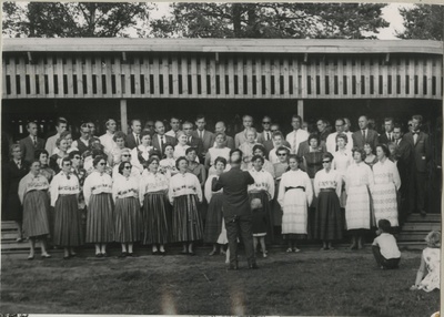 Koosviibimine Göteborgi skautide vabaõhupiirkonnas Koitjärvel, esinemas segakoor  similar photo