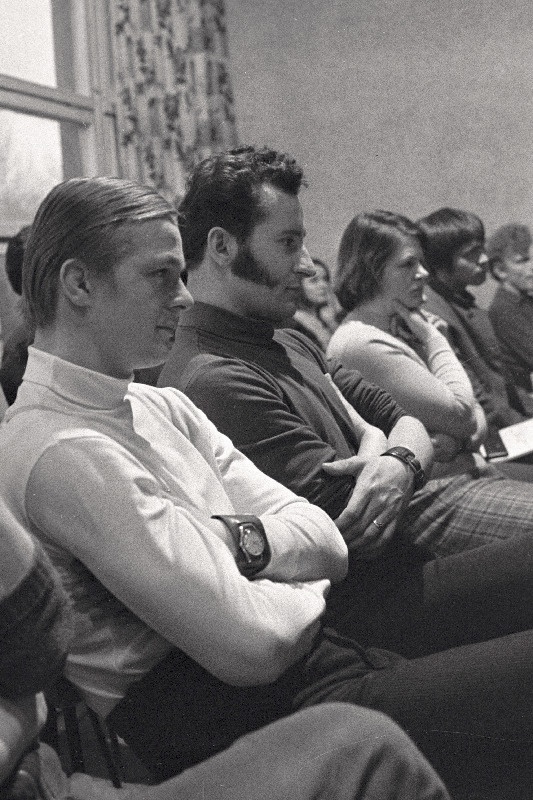 Eesti õpilasmaleva (1971?) pilte Konovere, Audru, Sipa rühma elust - olust. Maleva komandörid jt funktsionärid kuulamas ELKNÜ Keskkomitee I sekretäri Aare Purga sõnavõttu