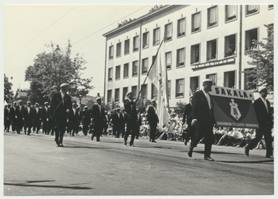 foto, Viljandi, meeskoor Sakala, üldlaulupeo rongkäik, 1969, foto L. Märss  duplicate photo