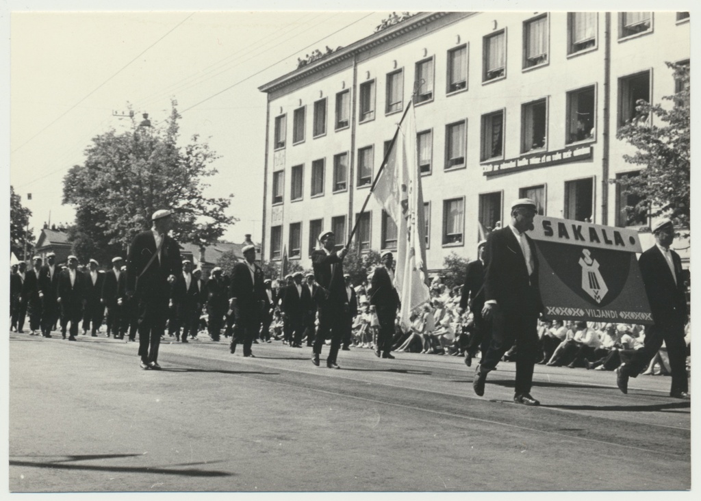 foto, Viljandi, meeskoor Sakala, üldlaulupeo rongkäik, 1969, foto L. Märss