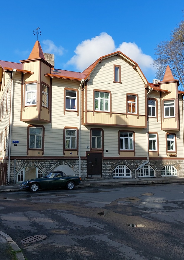 Korterelamu Tallinnas Roo tn, hoone vaade. Ins Karl Jürgenson rephoto