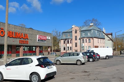 Market on Telliskivi Street. rephoto