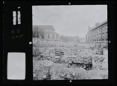Tallinn. Kvartal nr 37. Ehitusarheoloogia. Harju tänava stereofotogramm-meetriline mõõdistamine.  similar photo
