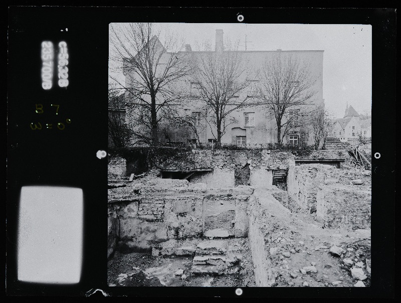 Tallinn. Kvartal nr 37. Ehitusarheoloogia. Harju tänava stereofotogramm-meetriline mõõdistamine.