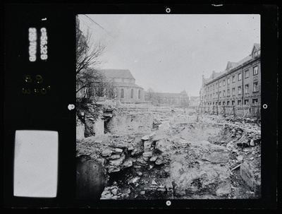 Tallinn. Kvartal nr 37. Ehitusarheoloogia. Harju tänava stereofotogramm-meetriline mõõdistamine.  similar photo