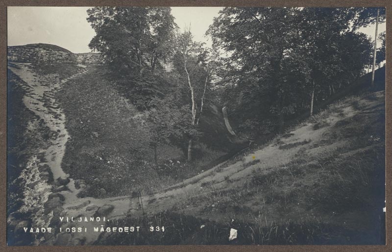 foto albumis, Viljandi, lossimäed, org, II Kirsimäe ja Kaevumäe vahel u 1920, foto J. Riet