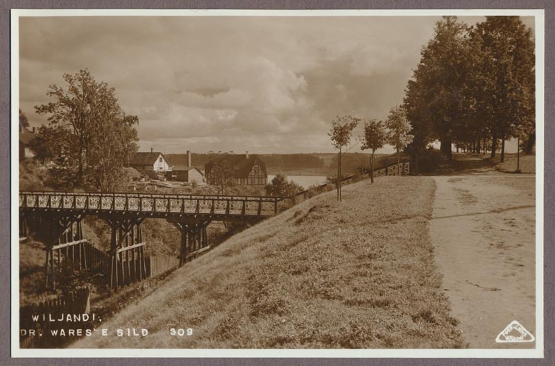foto albumis, Viljandi, lossimäed, Varese sild, eemal järv, u 1930, foto J. Riet