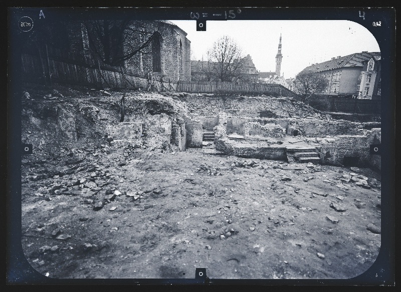 Tallinn. Kvartal nr 37. Ehitusarheoloogia. Harju tänava stereofotogramm-meetriline mõõdistamine.