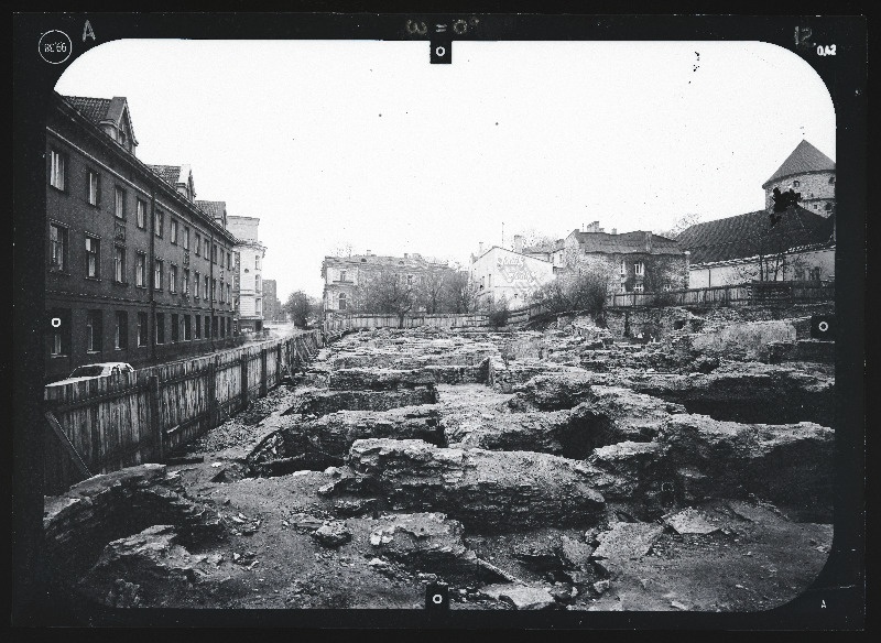Tallinn. Kvartal nr 37. Ehitusarheoloogia. Harju tänava stereofotogramm-meetriline mõõdistamine.