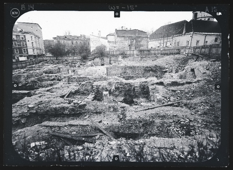 Tallinn. Kvartal nr 37. Ehitusarheoloogia. Harju tänava stereofotogramm-meetriline mõõdistamine.