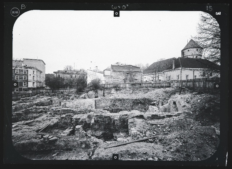 Tallinn. Kvartal nr 37. Ehitusarheoloogia. Harju tänava stereofotogramm-meetriline mõõdistamine.
