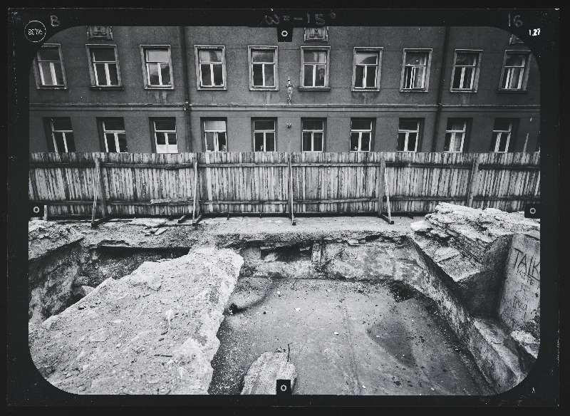 Tallinn. Kvartal nr 37. Ehitusarheoloogia. Harju tänava stereofotogramm-meetriline mõõdistamine.