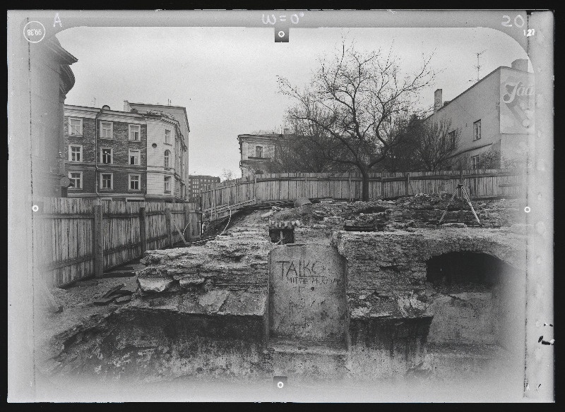 Tallinn. Kvartal nr 37. Ehitusarheoloogia. Harju tänava stereofotogramm-meetriline mõõdistamine.