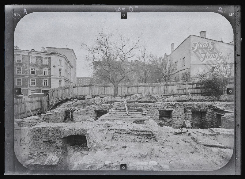 Tallinn. Kvartal nr 37. Ehitusarheoloogia. Harju tänava stereofotogramm-meetriline mõõdistamine.