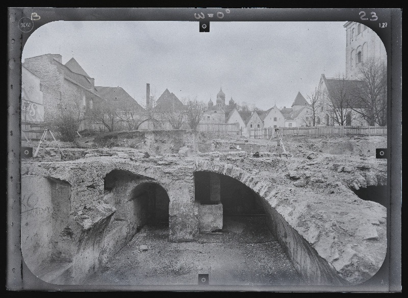 Tallinn. Kvartal nr 37. Ehitusarheoloogia. Harju tänava stereofotogramm-meetriline mõõdistamine.