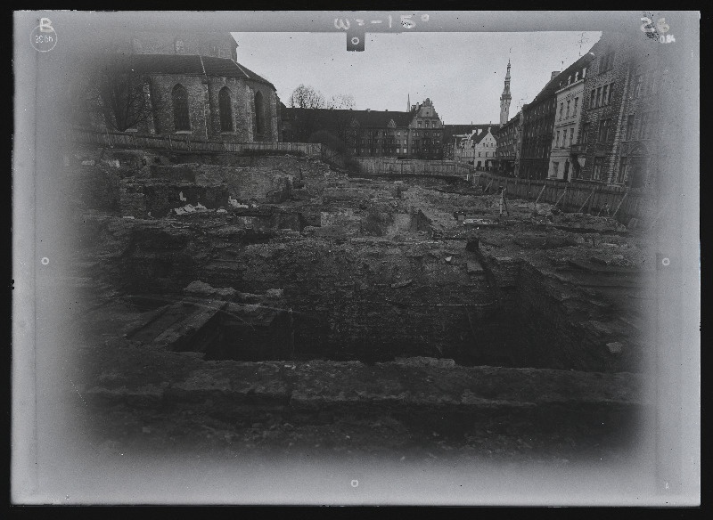 Tallinn. Kvartal nr 37. Ehitusarheoloogia. Harju tänava stereofotogramm-meetriline mõõdistamine.