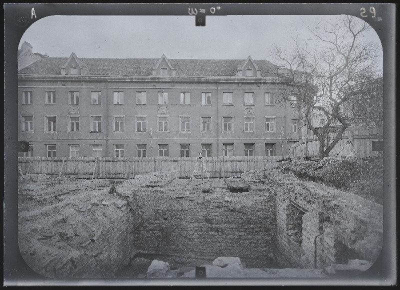 Tallinn. Kvartal nr 37. Ehitusarheoloogia. Harju tänava stereofotogramm-meetriline mõõdistamine.