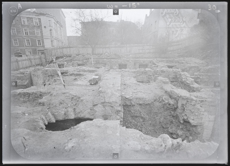 Tallinn. Kvartal nr 37. Ehitusarheoloogia. Harju tänava stereofotogramm-meetriline mõõdistamine.