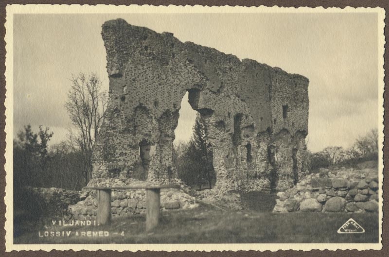 foto albumis, Viljandi, lossimäed, Suurmüür, u 1910, foto J. Riet