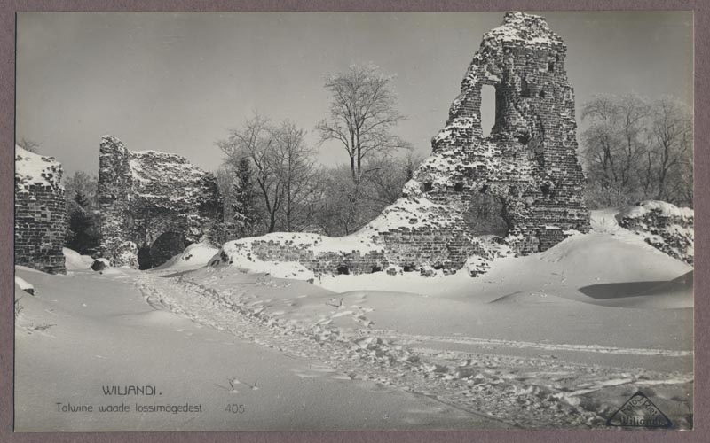 foto albumis, Viljandi, lossimäed, Kaevumägi, Munk, värav, talv, u 1930, foto J. Riet