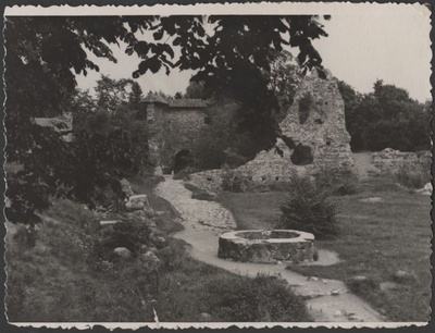 foto, Viljandi, Kaevumägi, kaev, Mungamüür, värav katusega, u 1965  similar photo