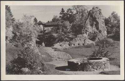 foto, Viljandi, Kaevumägi, kaev, Mungamüür, värav katusega, u 1955  similar photo