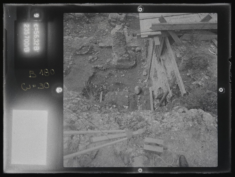 Rakvere, Rakvere linnusevaremed. Rakvere linnuse varemed vallikraaviga. Rakvere linnuse stereofotogramm-meetriline mõõdistamine.