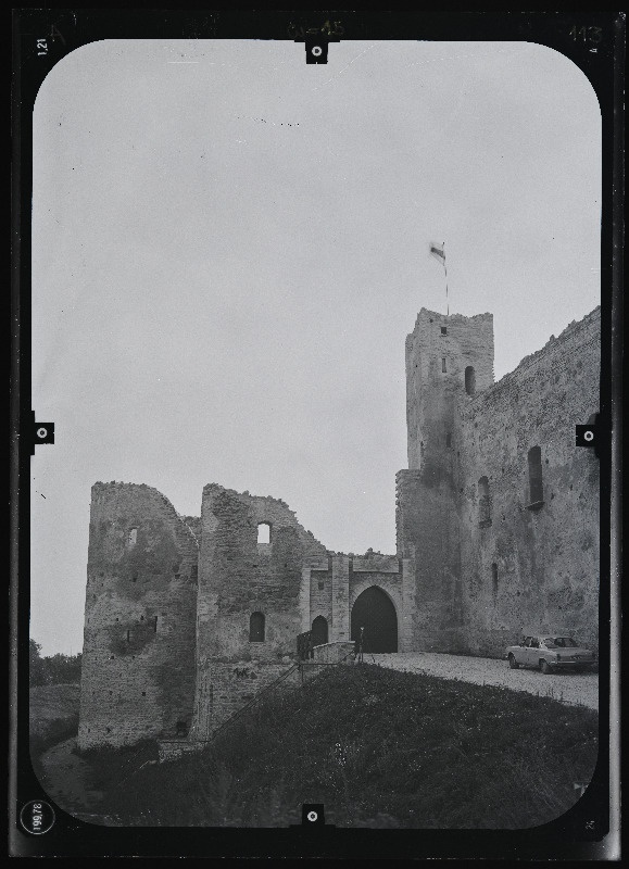 Rakvere, Rakvere linnusevaremed. Rakvere linnuse varemed vallikraaviga. Rakvere linnuse stereofotogramm-meetriline mõõdistamine.