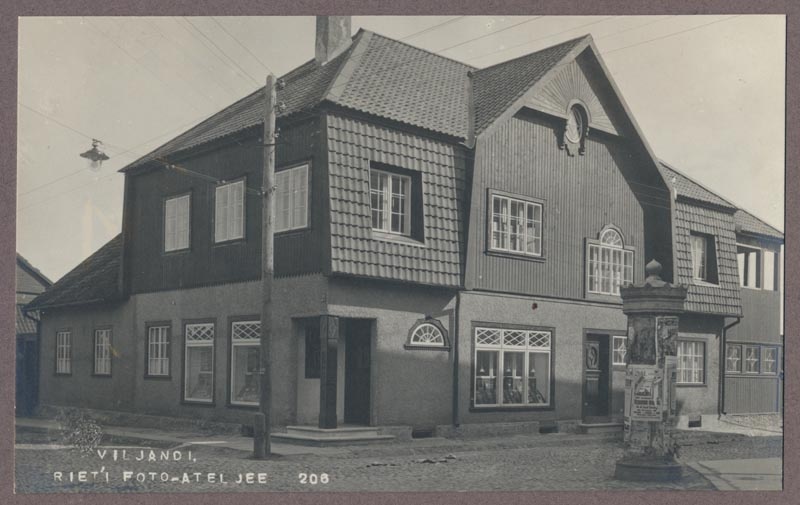 foto albumis, Viljandi, J. Rieti ateljee, u 1920, foto J. Riet